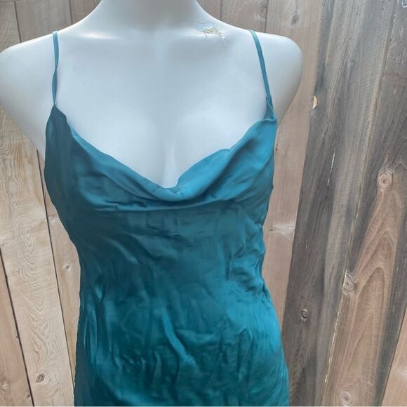 Aritzia Wilfred Satin Ruched Dress in deep green size medium NWT - Picture 4 of 14
